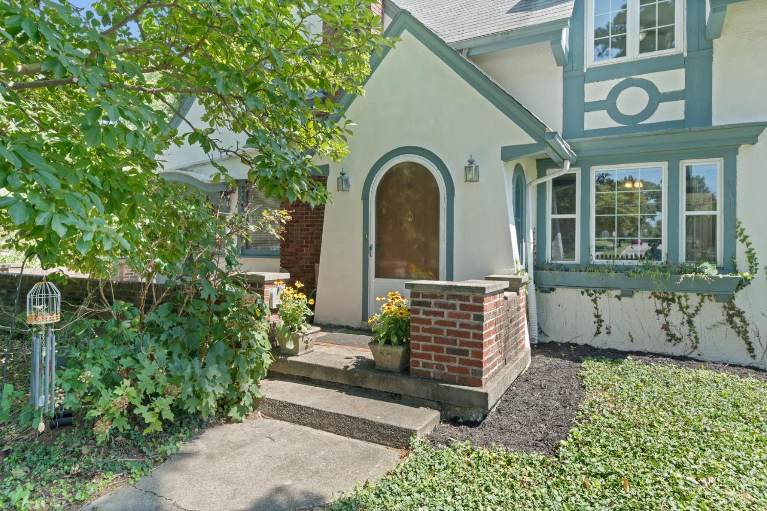 6348 Hamilton Avenue