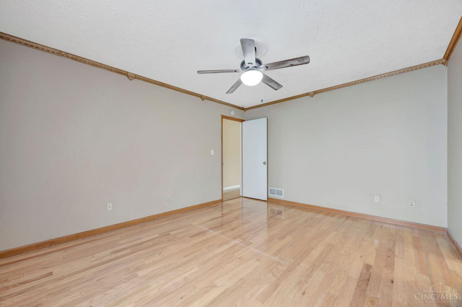 58 W Persimmon Drive, Hamilton, Ohio image 24