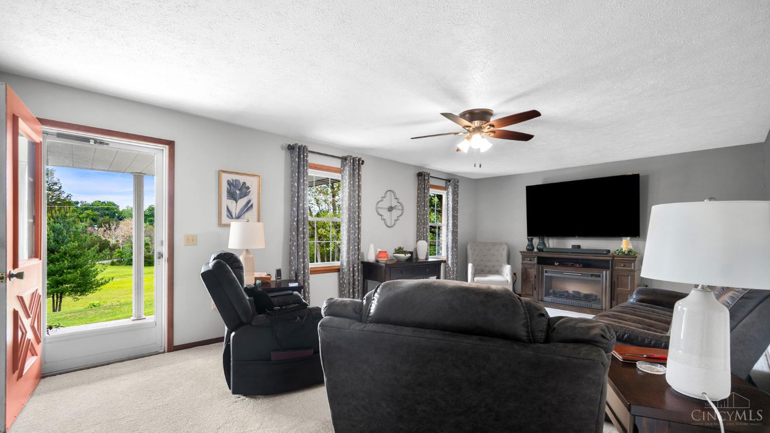 2424 Tulip Road