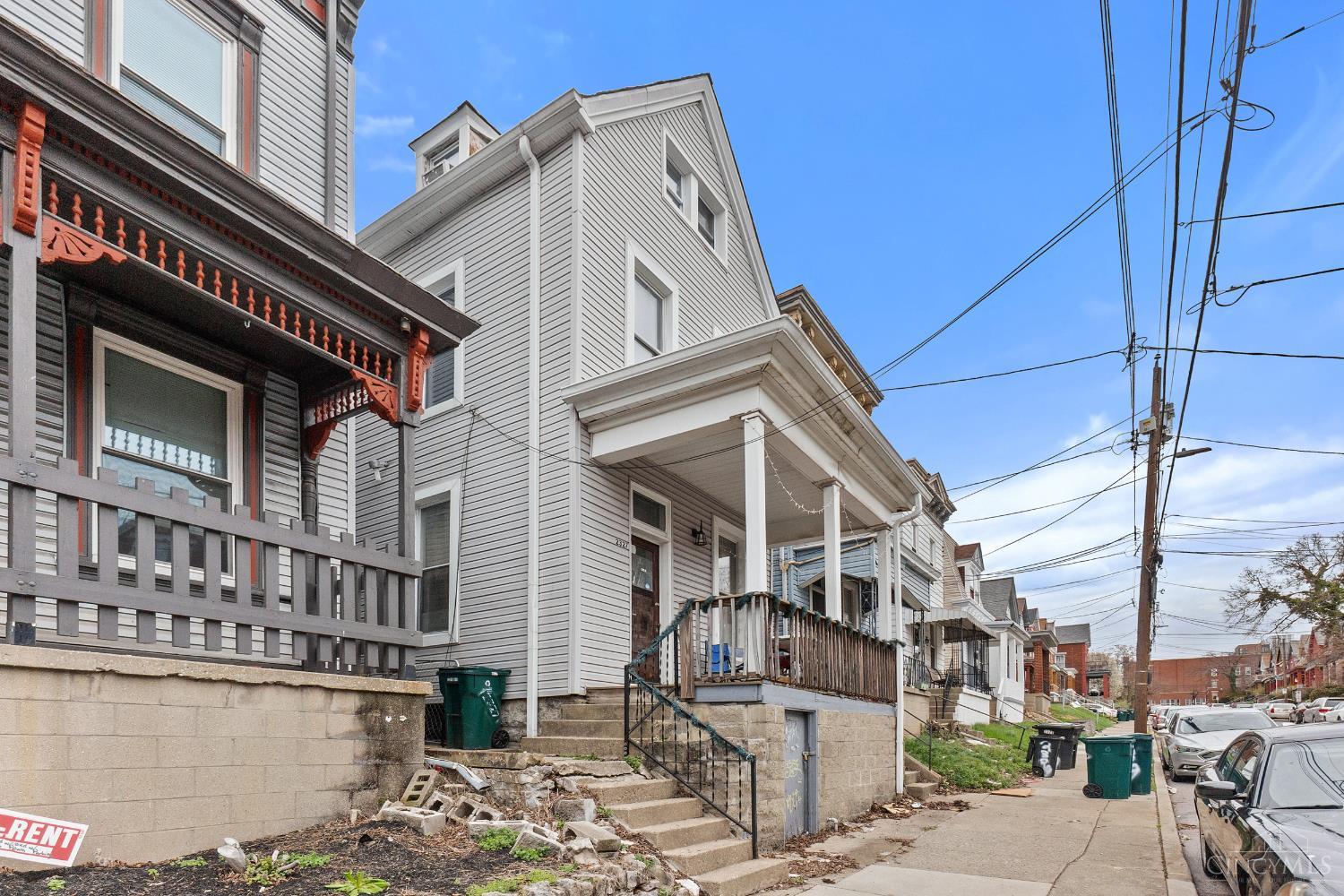 2327 Stratford Avenue