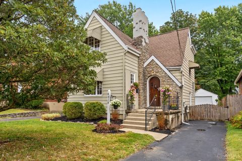 Photo of 6416 Fairhurst Avenue, Cincinnati, OH 45213 (MLS # 1854133)