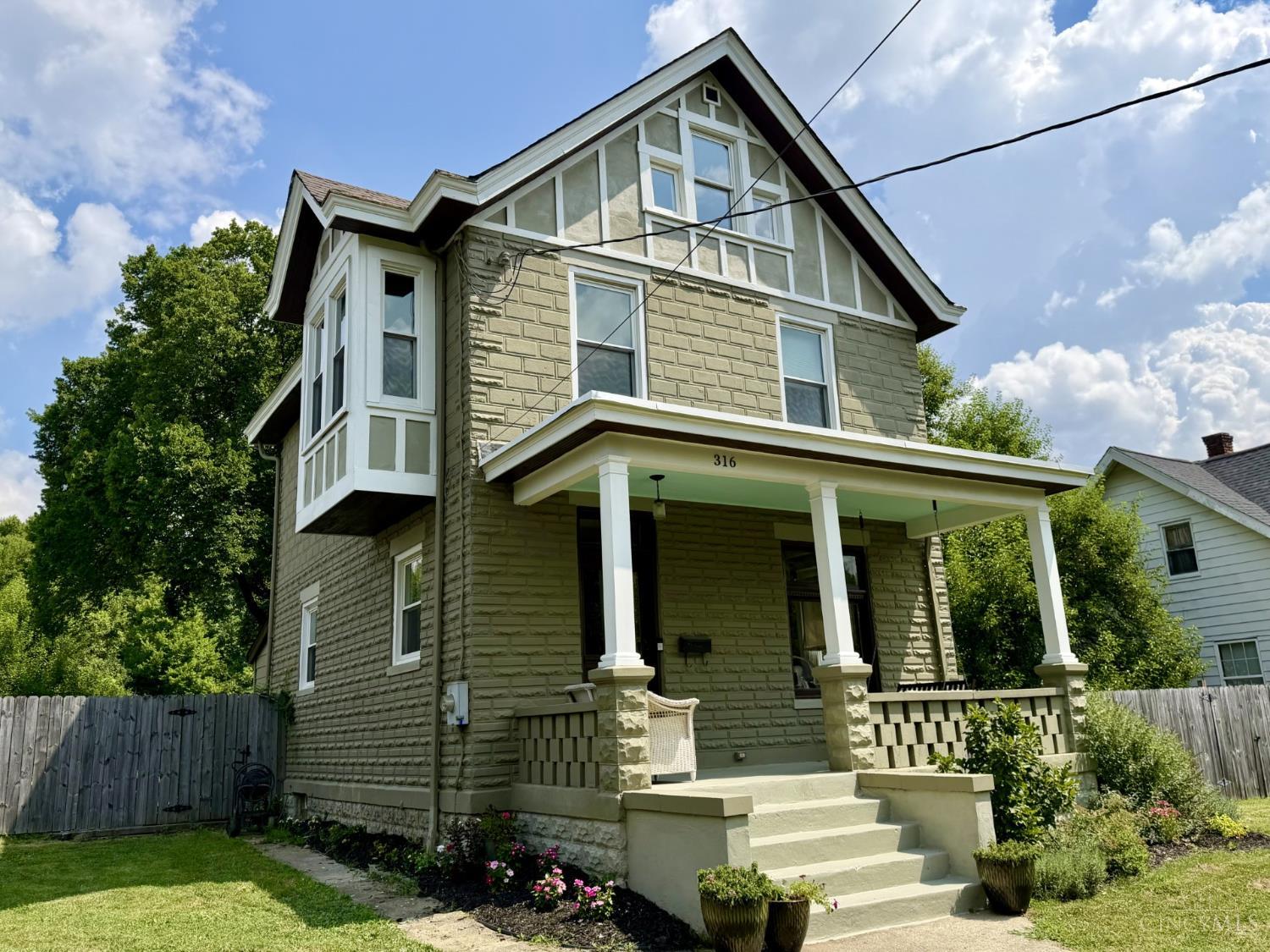 316 Pendery Avenue