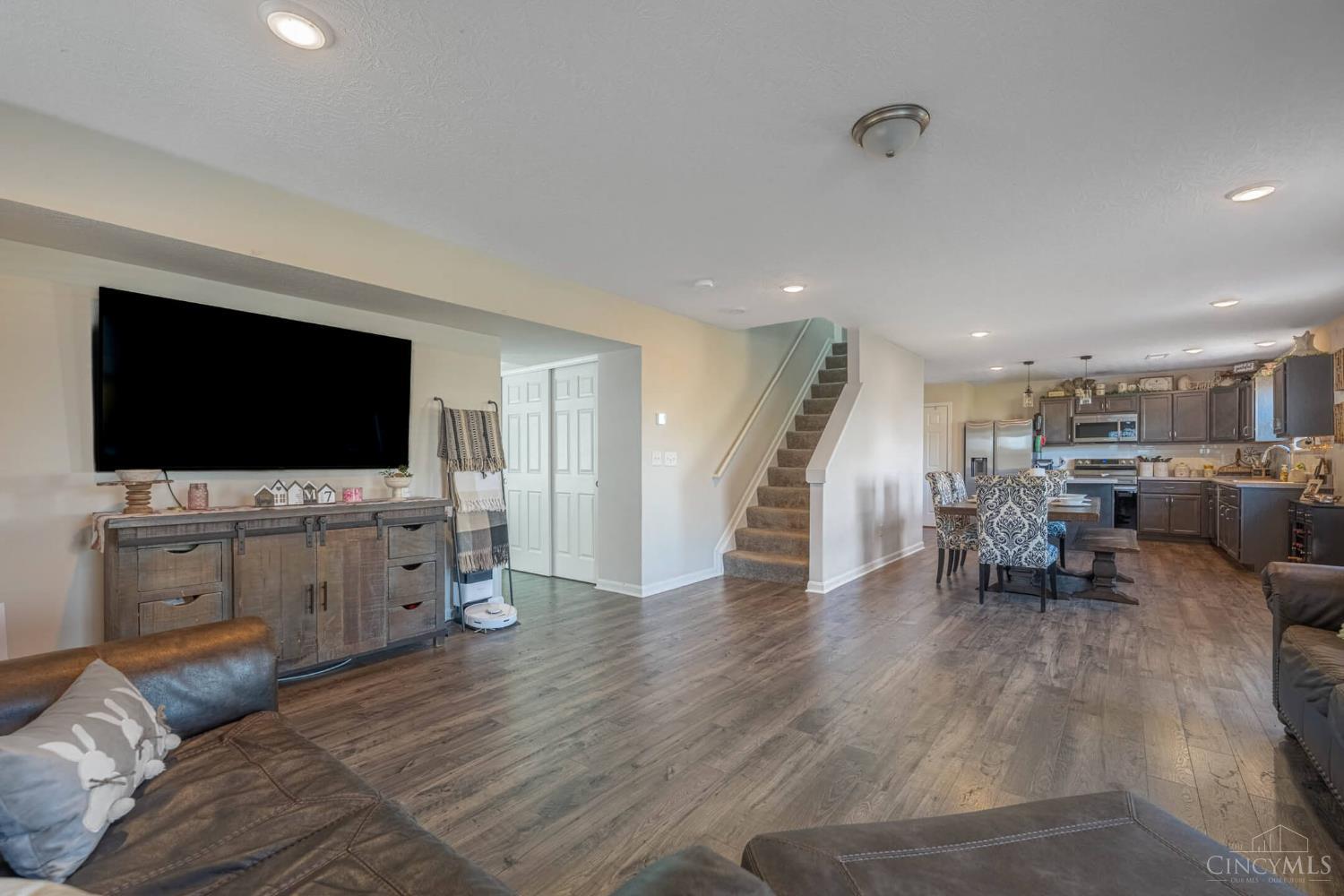 1512 Knightsbridge Court