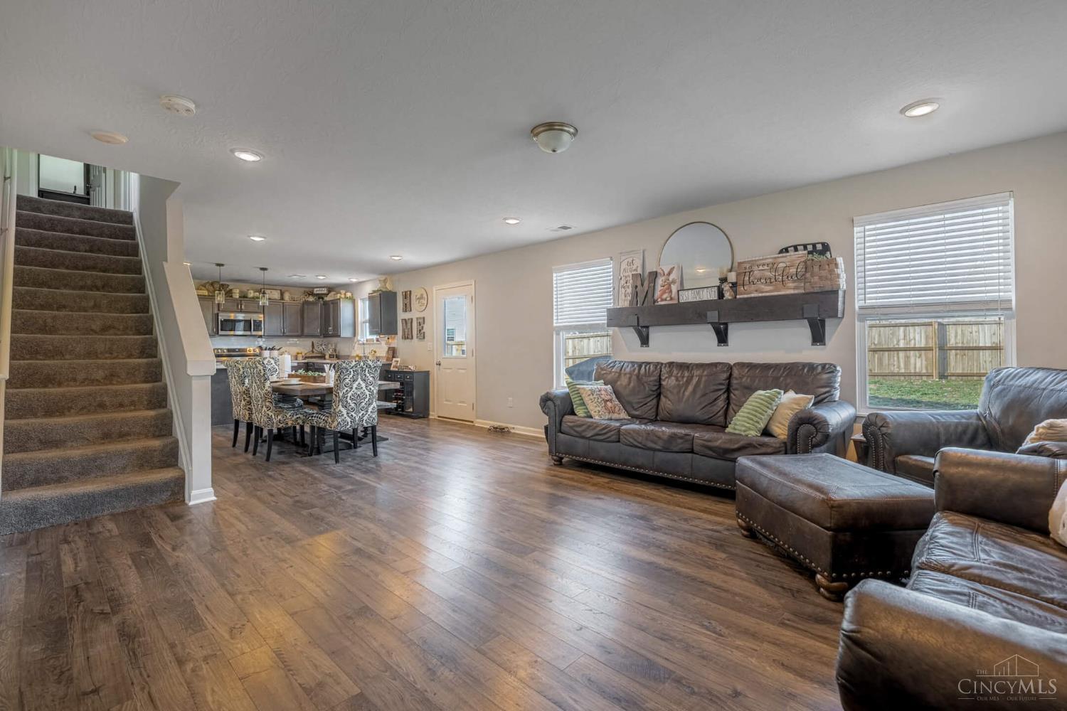 1512 Knightsbridge Court