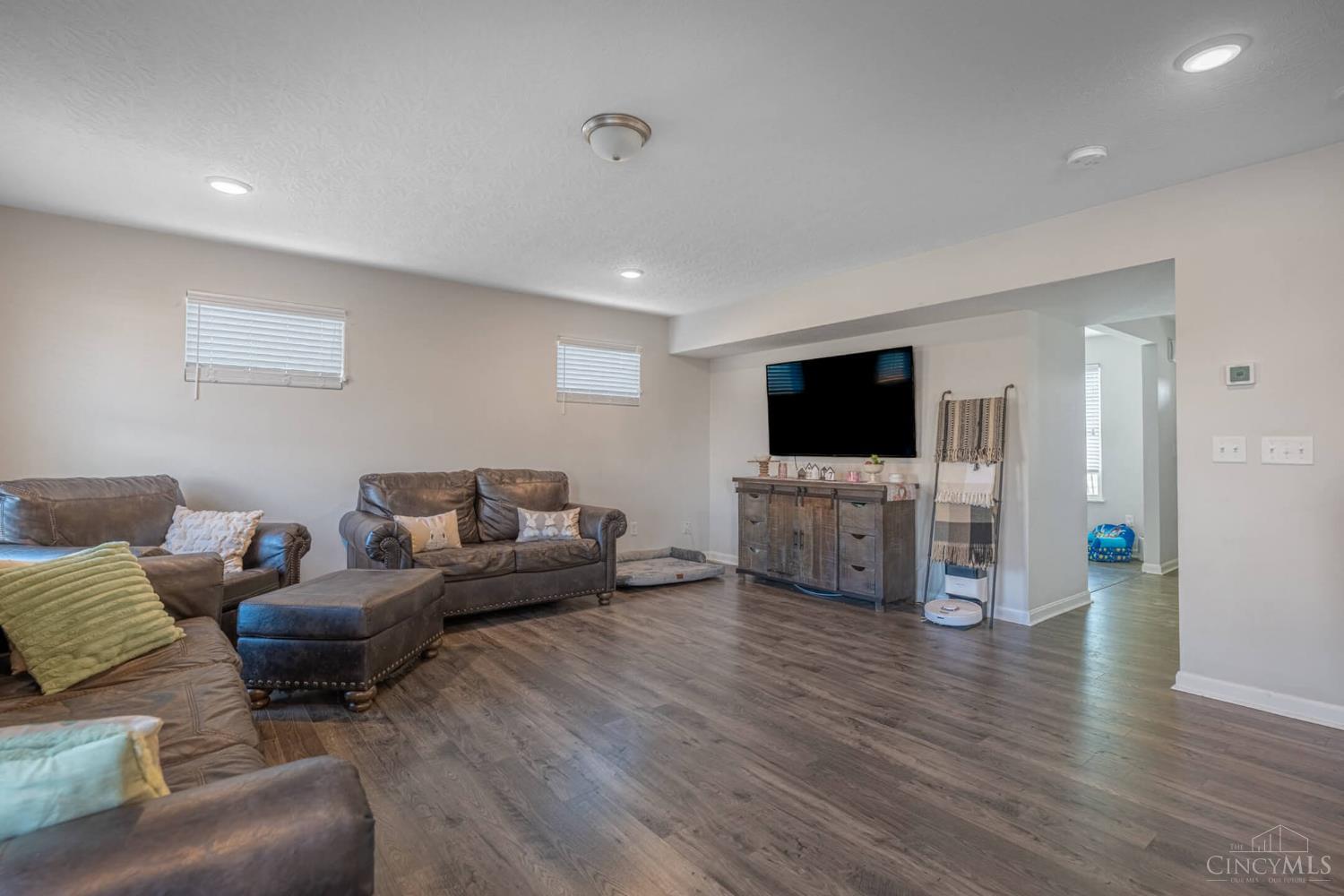 1512 Knightsbridge Court