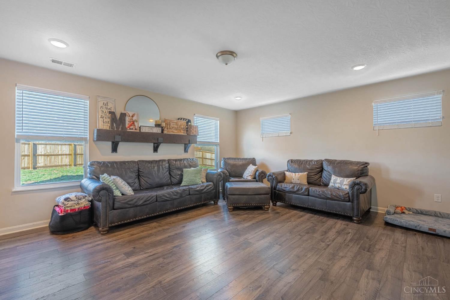 1512 Knightsbridge Court