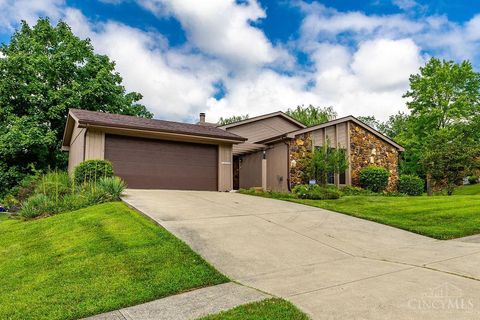 Homes For Sale - 121 Farmington Drive<br/> Hamilton, OH 45013