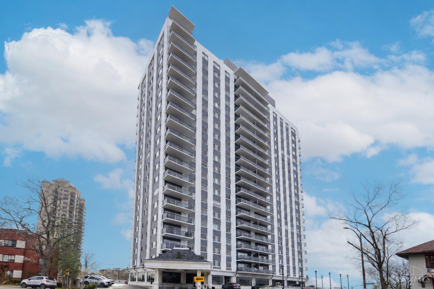 2200 Victory Parkway 806