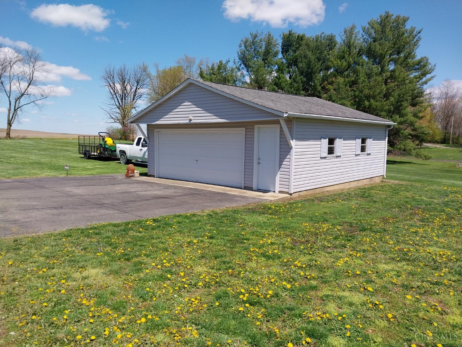 13595 Hillcrest Drive, Greenfield, Ohio image 8