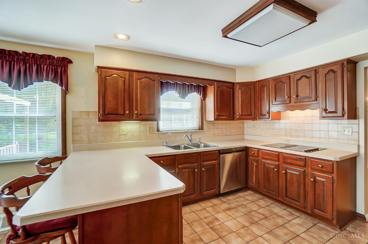 2110 Rollingridge Lane, Green Township, Ohio image 11