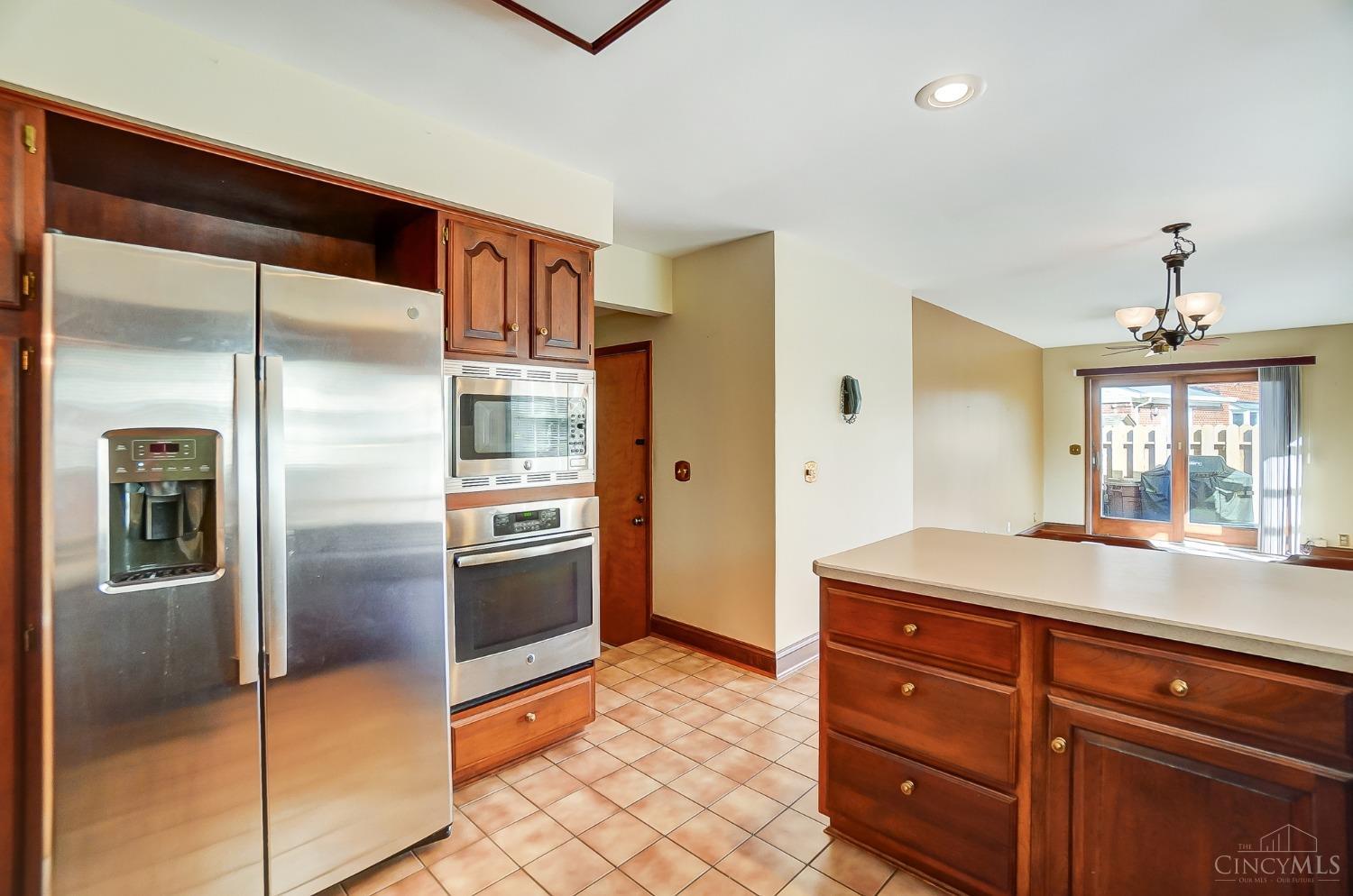 2110 Rollingridge Lane, Green Township, Ohio image 13
