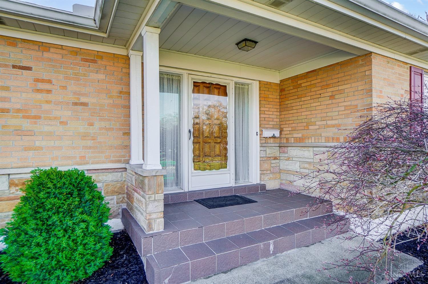 2110 Rollingridge Lane, Green Township, Ohio image 3