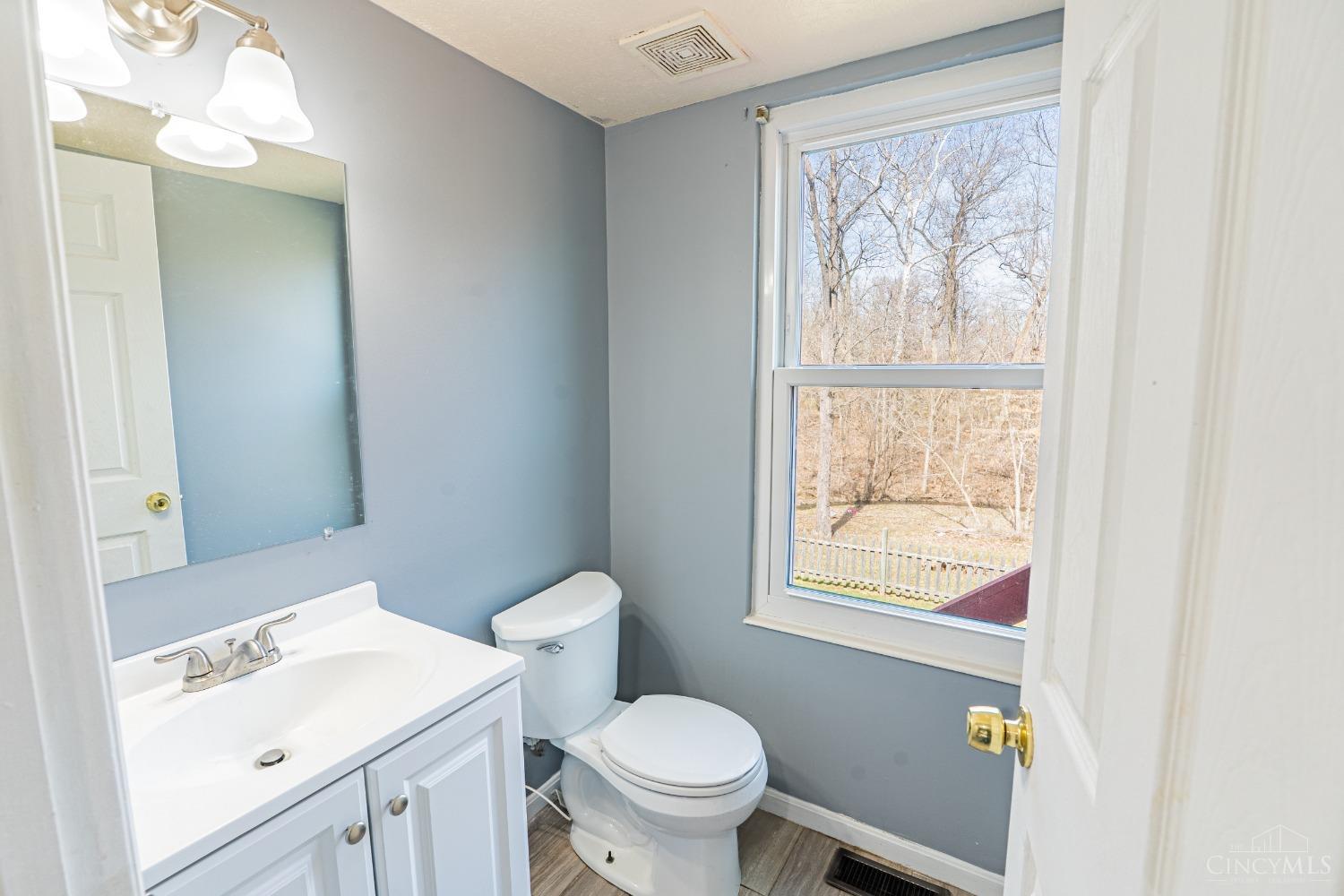8715 Sarahs Bend Drive, Colerain Twp, Ohio image 12