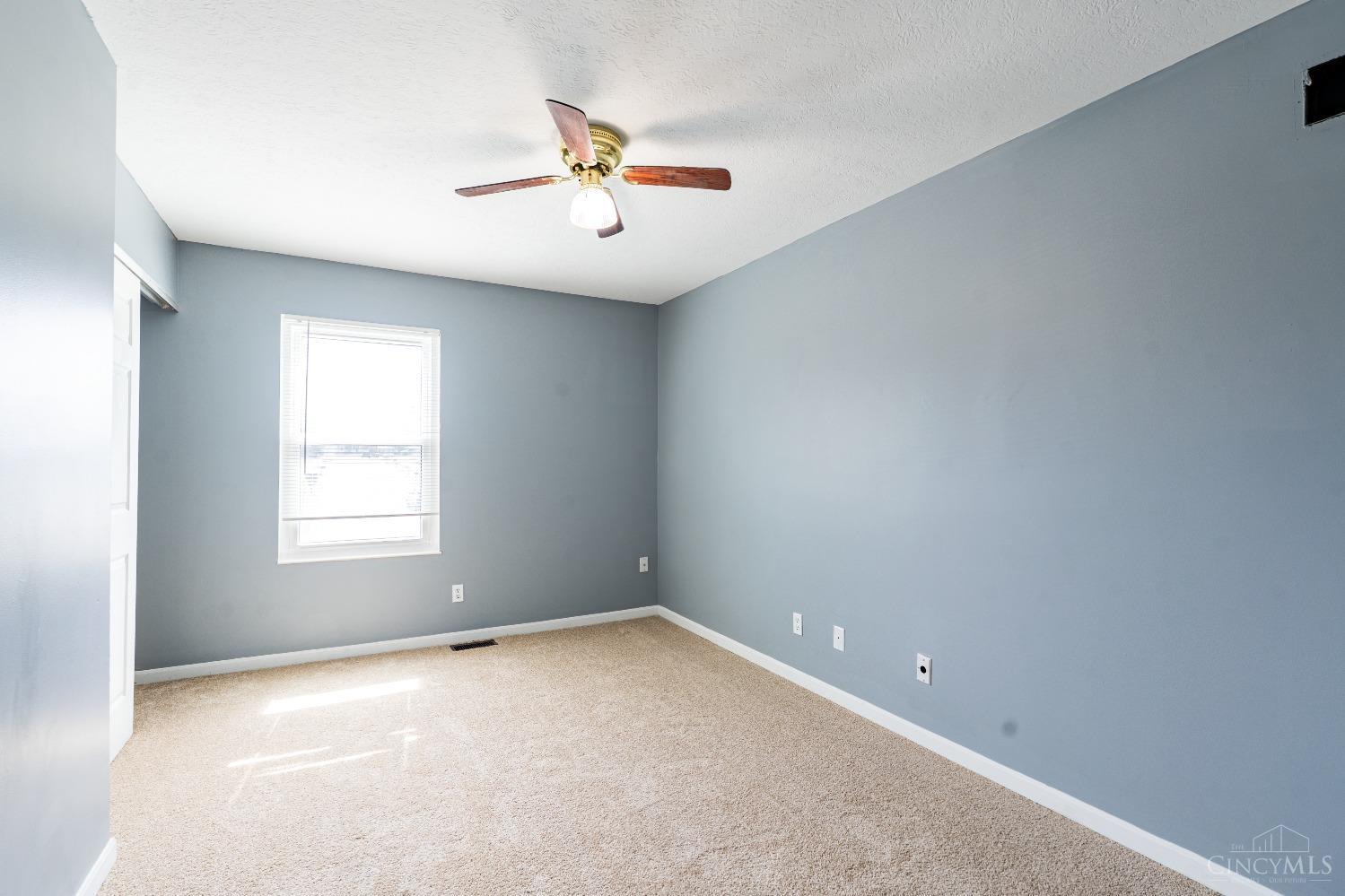 8715 Sarahs Bend Drive, Colerain Twp, Ohio image 25
