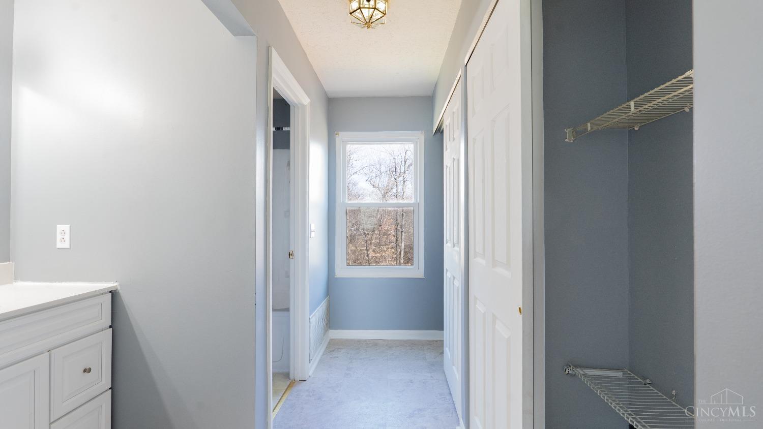 8715 Sarahs Bend Drive, Colerain Twp, Ohio image 32
