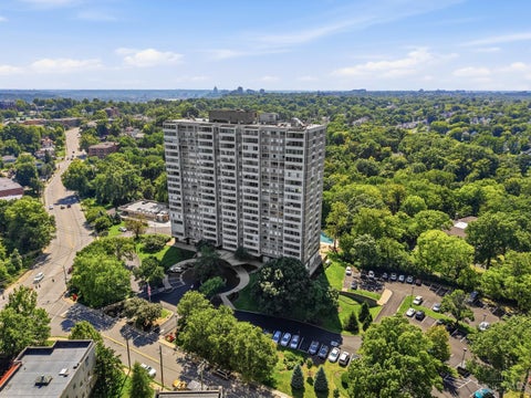 Condo For Sale - 2324 Madison Road #910<br/> Cincinnati, OH 45208