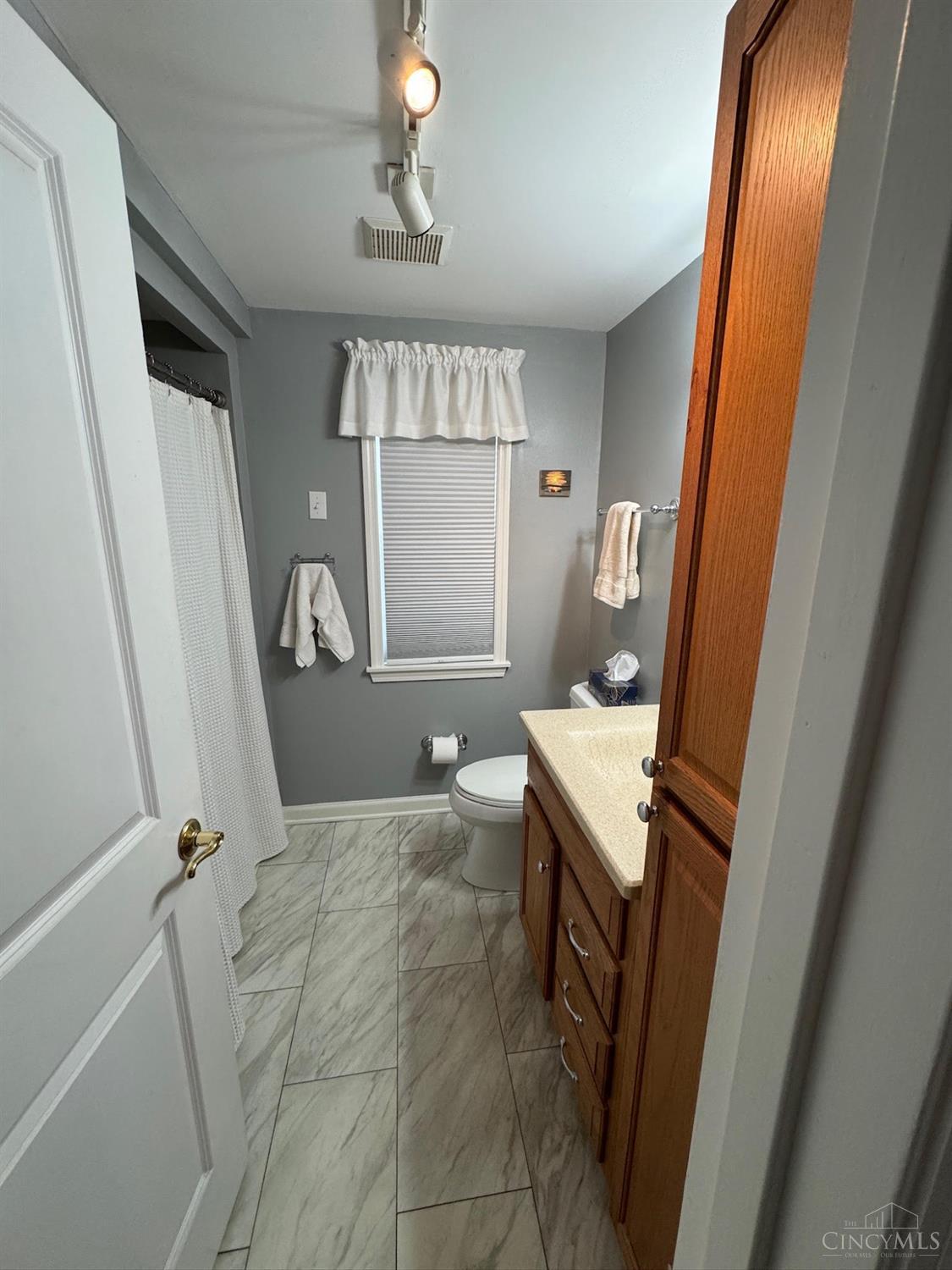 6658 Loveland Miamiville Road, Loveland, Ohio image 3