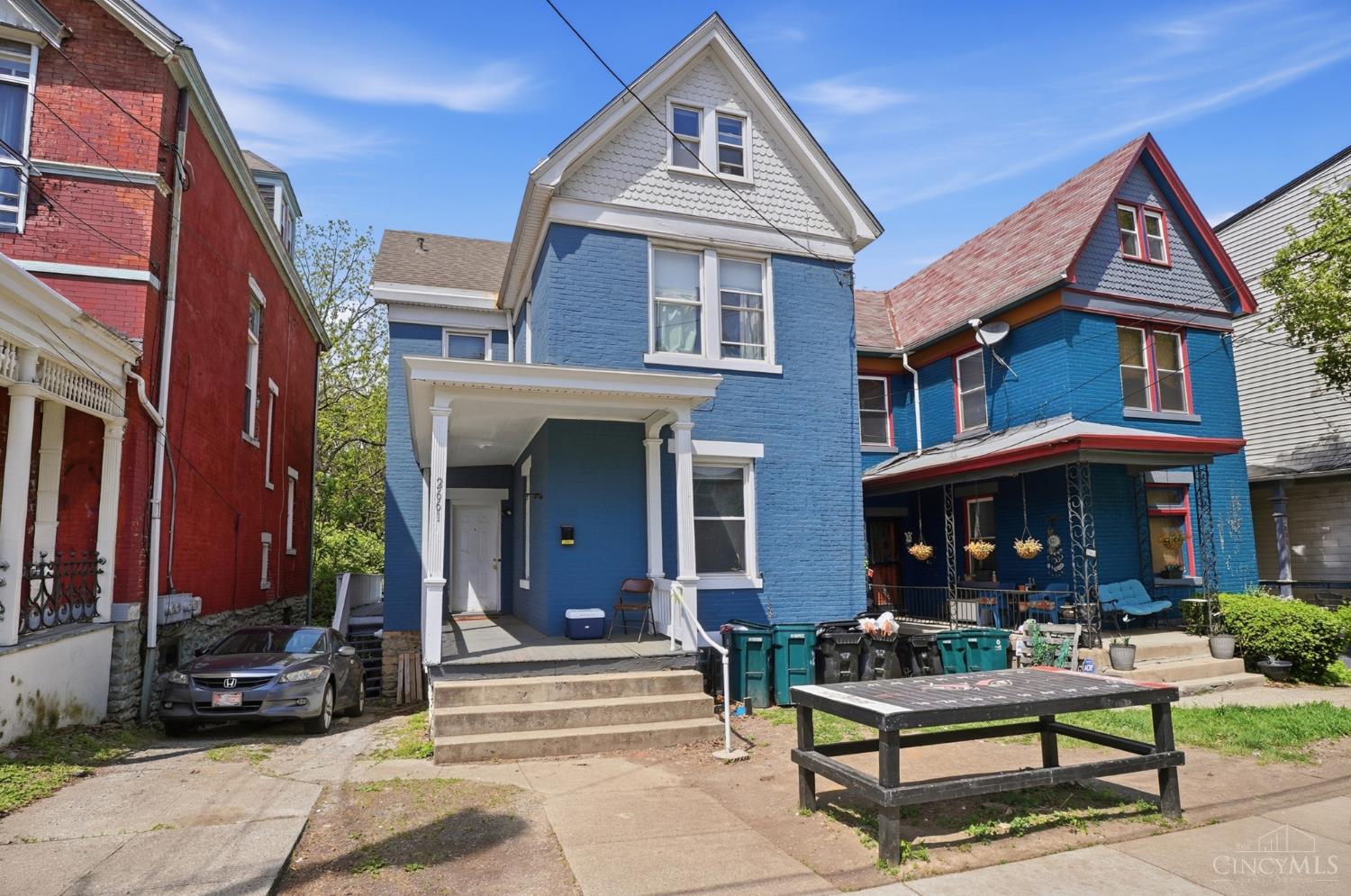 2661 Bellevue Avenue