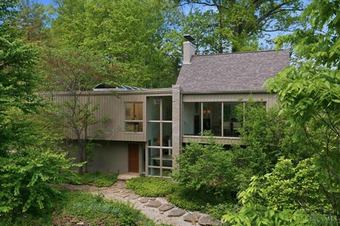 Photo of 9546 Cunningham Road, Indian Hill, OH 45243 (MLS # 1877388)