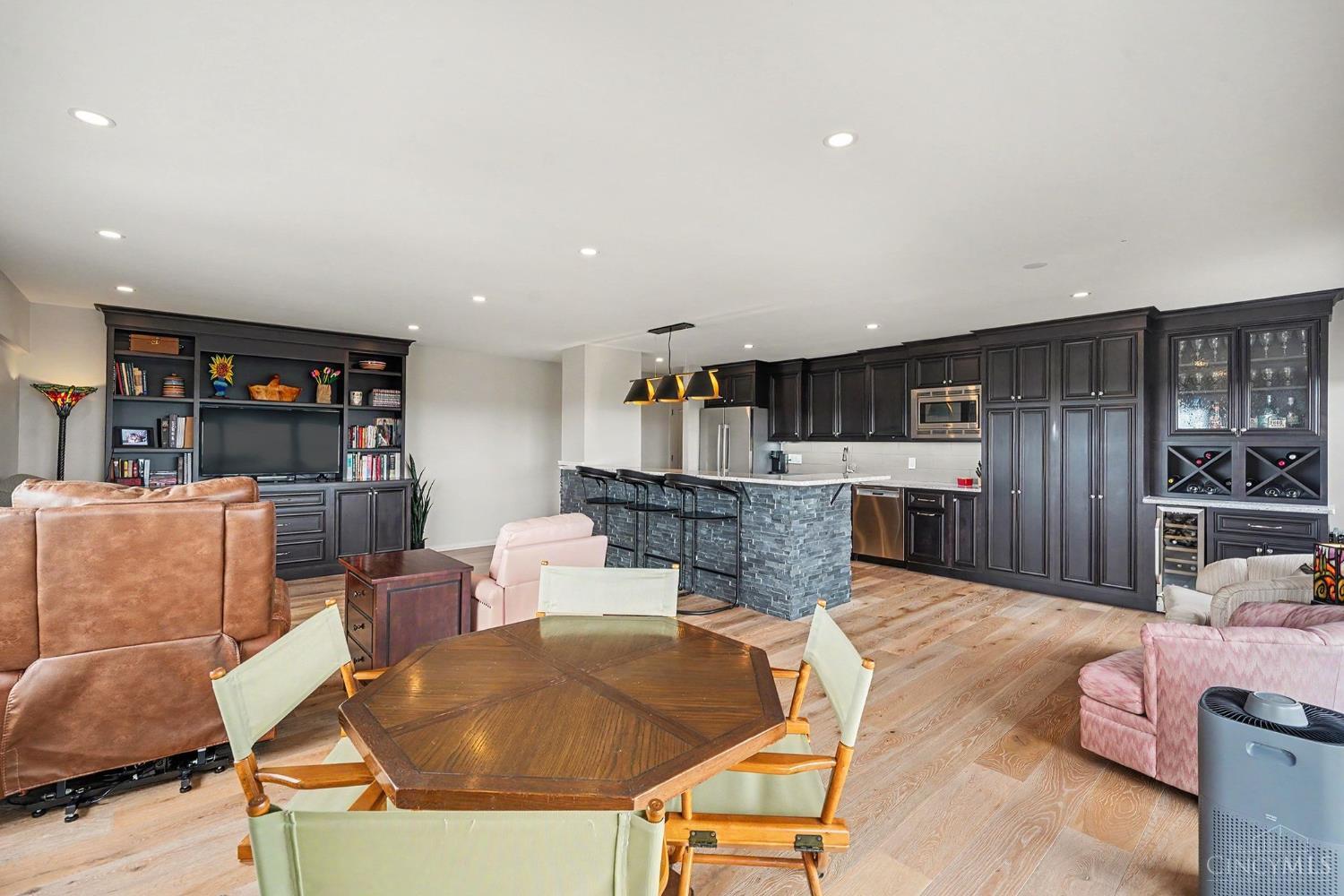 2200 Victory Parkway 1607