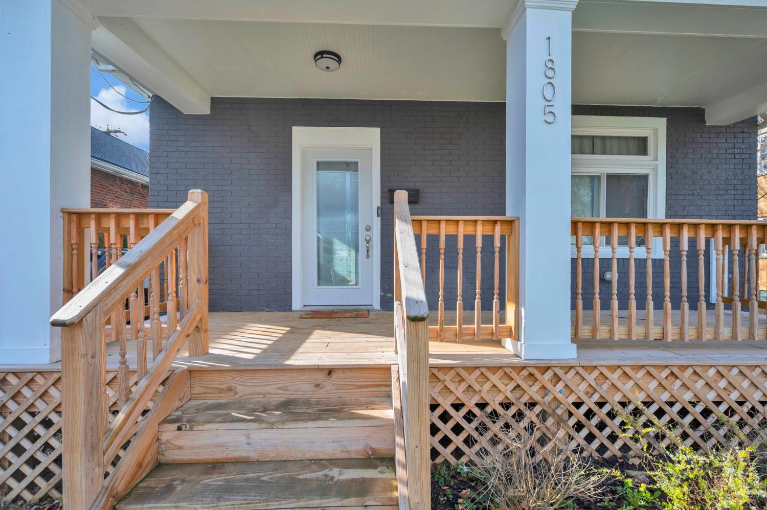 1805 De Armand Avenue