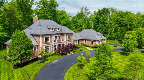 Photo of 6 Abbington Ridge Rdg, Indian Hill, OH 45242 (MLS # 1838127)