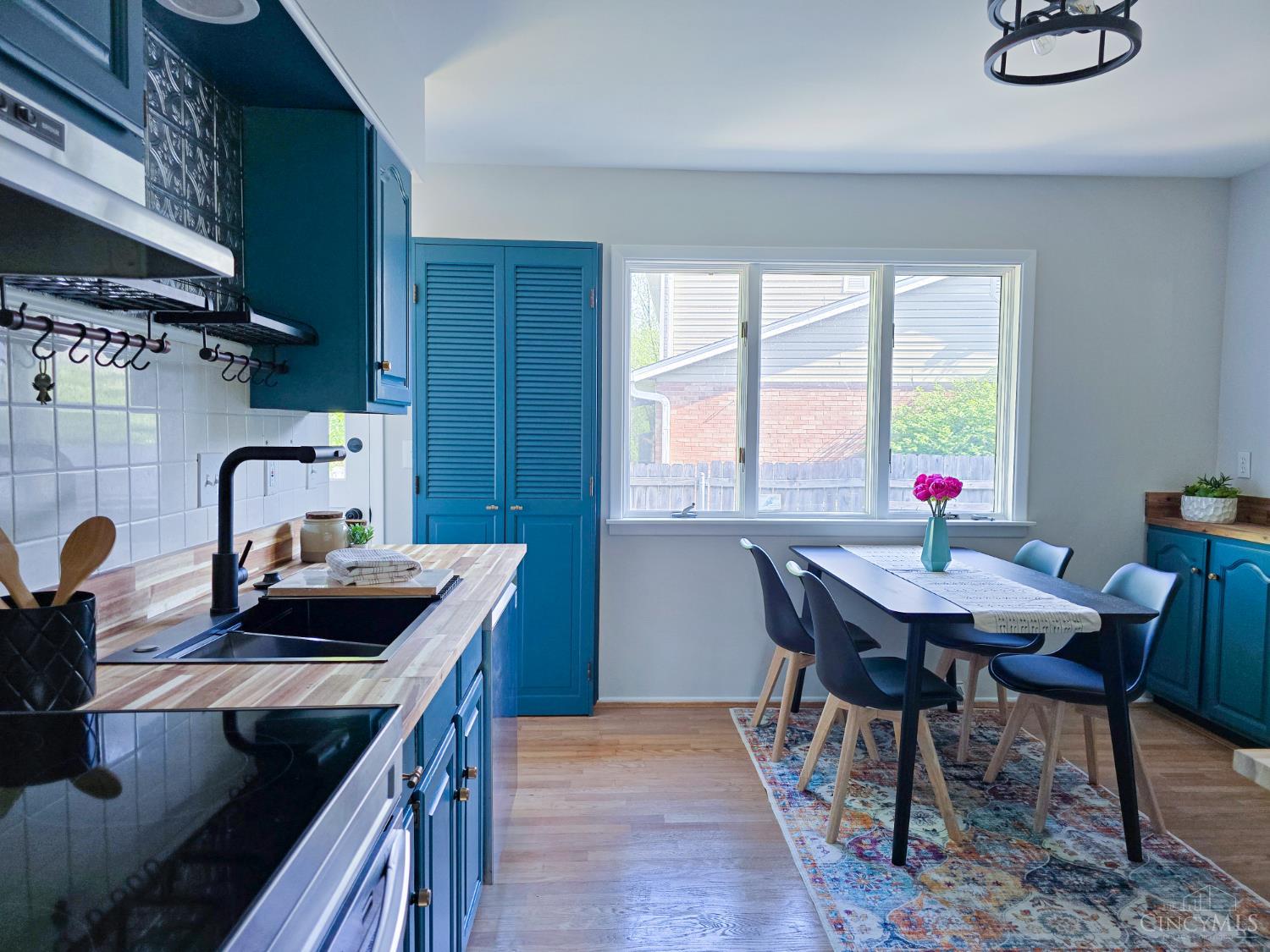 1058 Pinehollow Lane