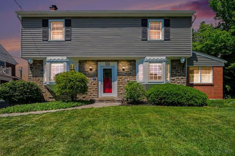 Photo of 1102 Sunnyslope Drive, Cincinnati, OH 45229 (MLS # 1879171)