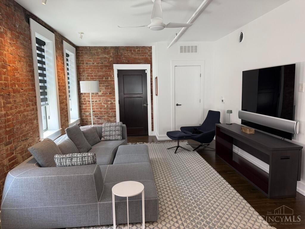14 W 14th Street 202