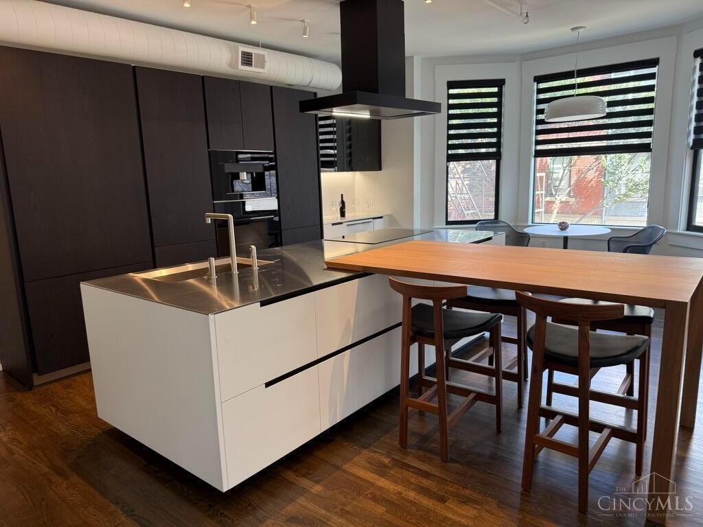 14 W 14th Street 202