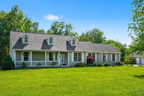 Photo of 3920 Pine View VW, Williamsburg Township, OH 44176 (MLS # 1879537)