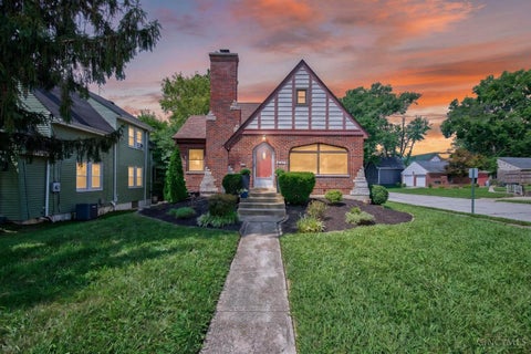 Photo of 6747 Plainfield Road, Silverton, OH 45236 (MLS # 1893881)