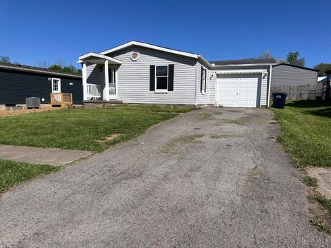 Photo of 102 Maple Run Drive, Hillsboro, OH 45133 (MLS # 1876816)