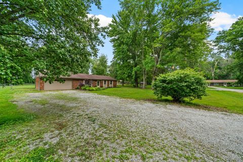 Photo of 304 Oakwood Lane, Goshen Township, OH 45122 (MLS # 1882891)