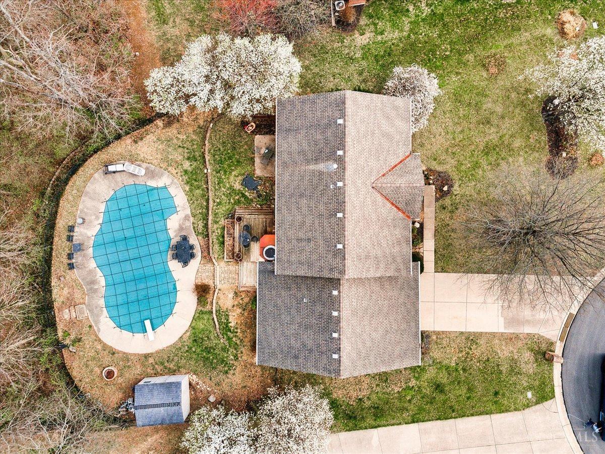 6942 Maple Crest Court, Fairfield Twp, Ohio image 4