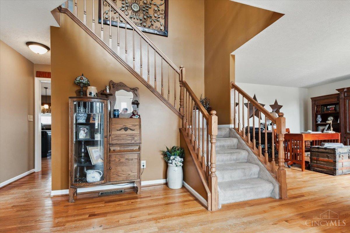 6942 Maple Crest Court, Fairfield Twp, Ohio image 6