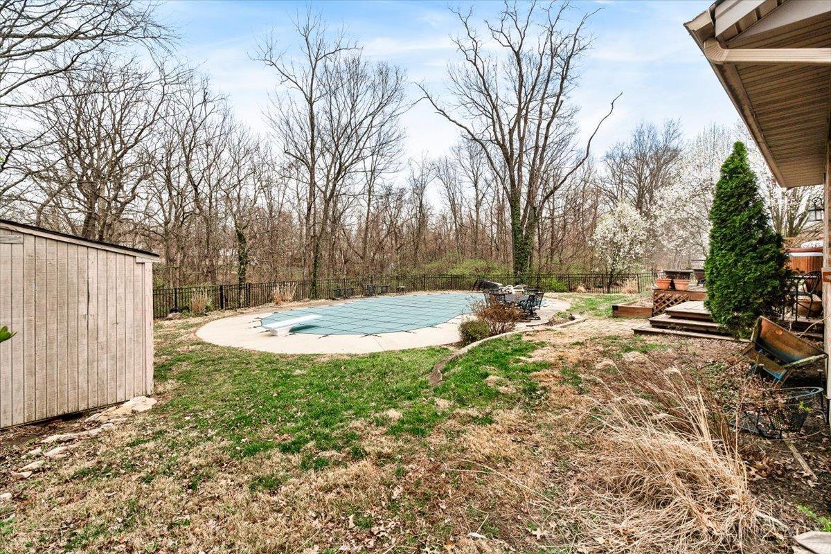 6942 Maple Crest Court, Fairfield Twp, Ohio image 39