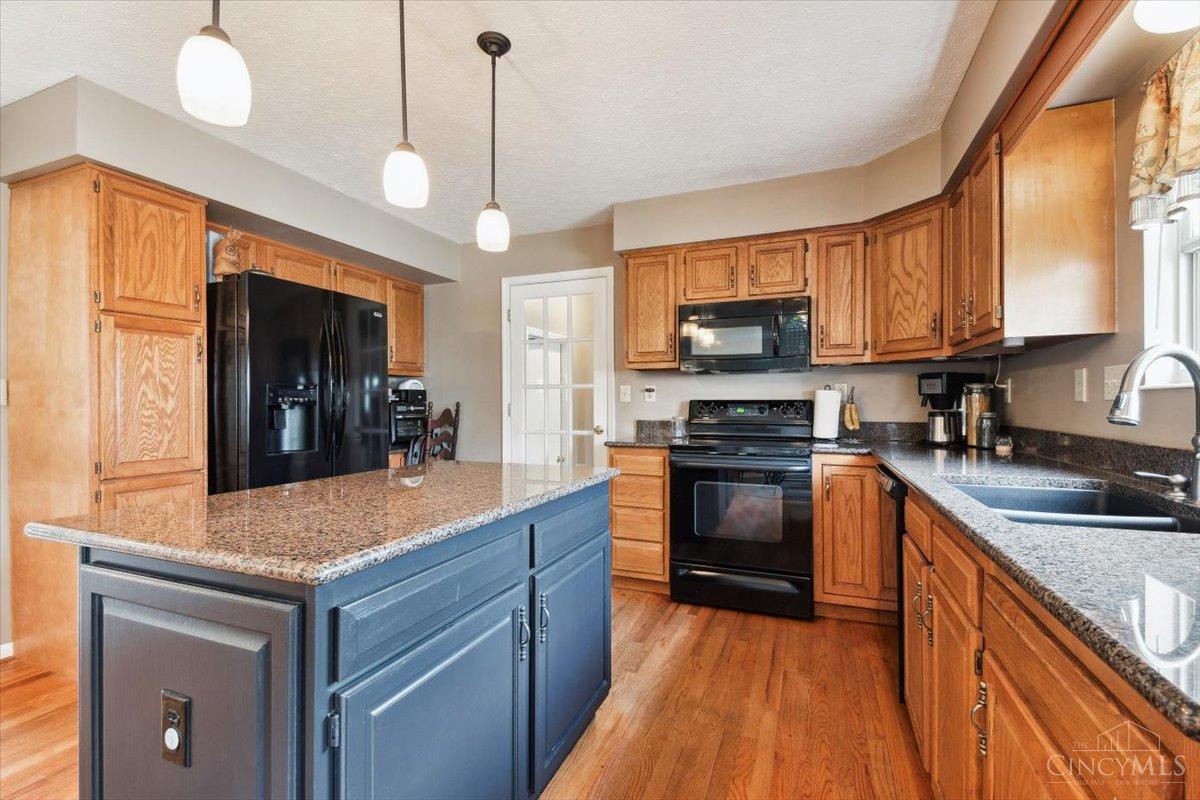 6942 Maple Crest Court, Fairfield Twp, Ohio image 12