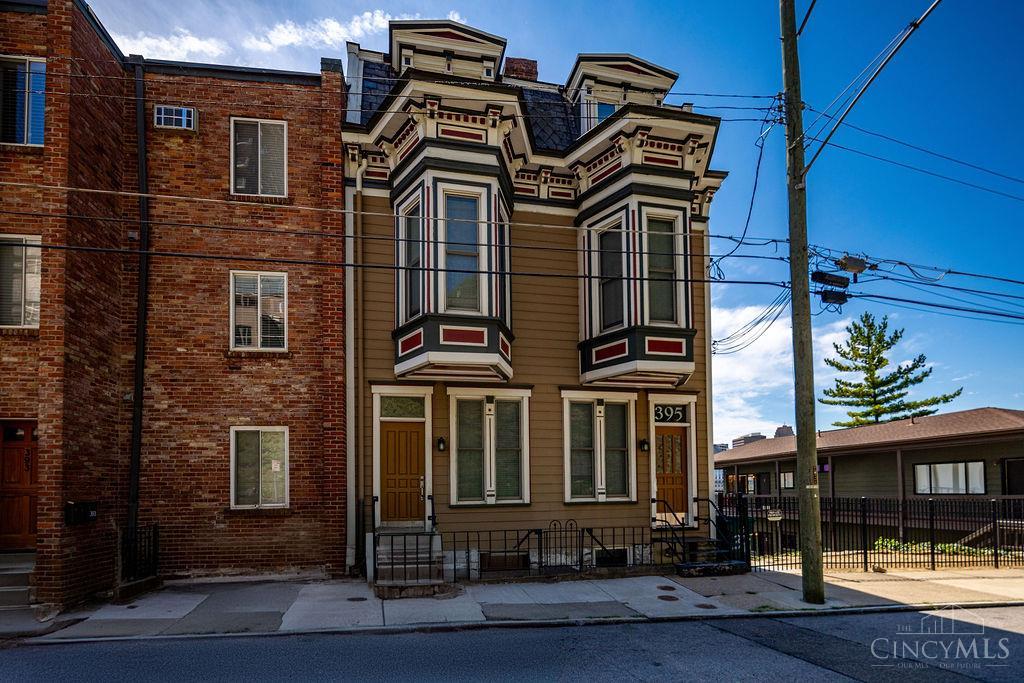 395 Oregon Street 1