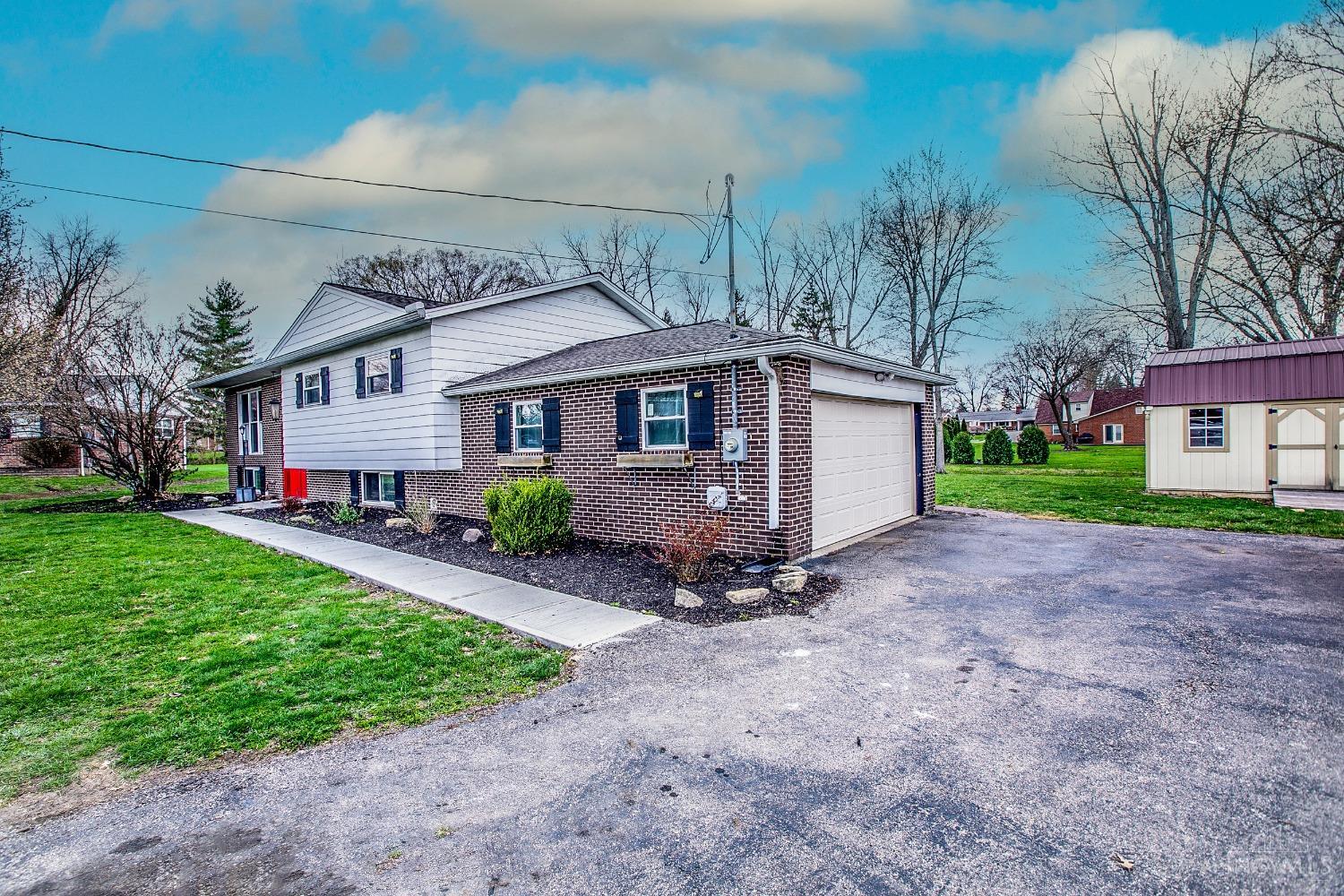 7904 Hummingbird Lane, West Chester, Ohio image 2