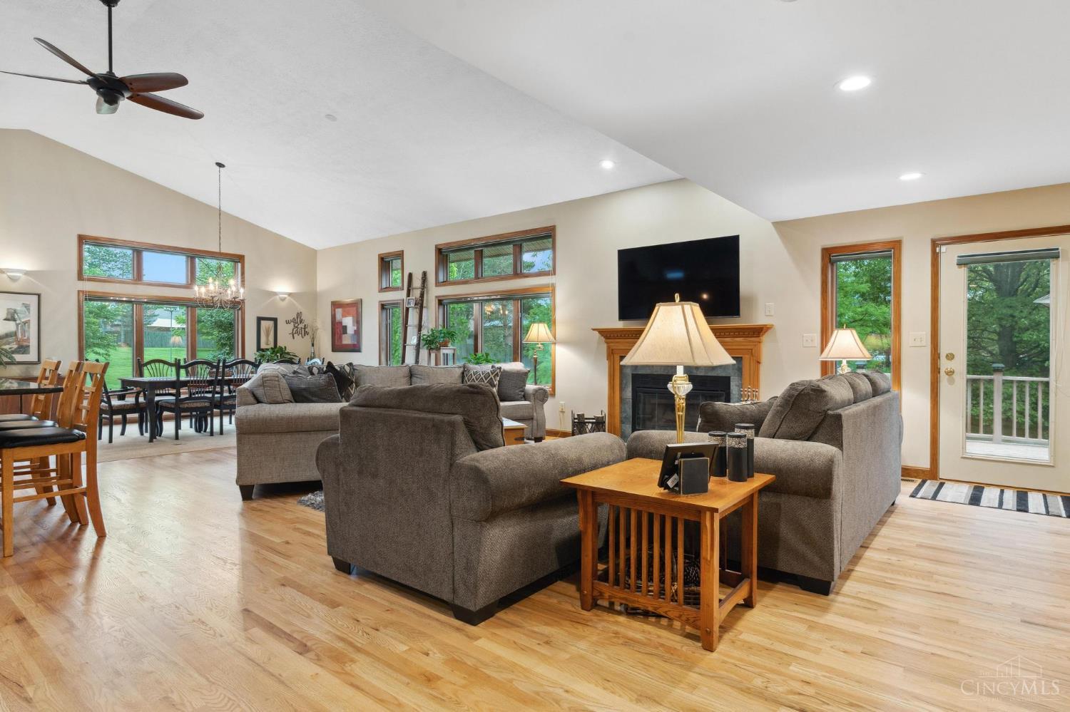 402 Wilson Park Drive, Miamisburg, Ohio image 2