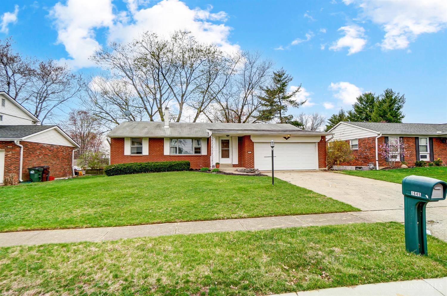 1645 Summithills Drive, Anderson Twp, Ohio image 2