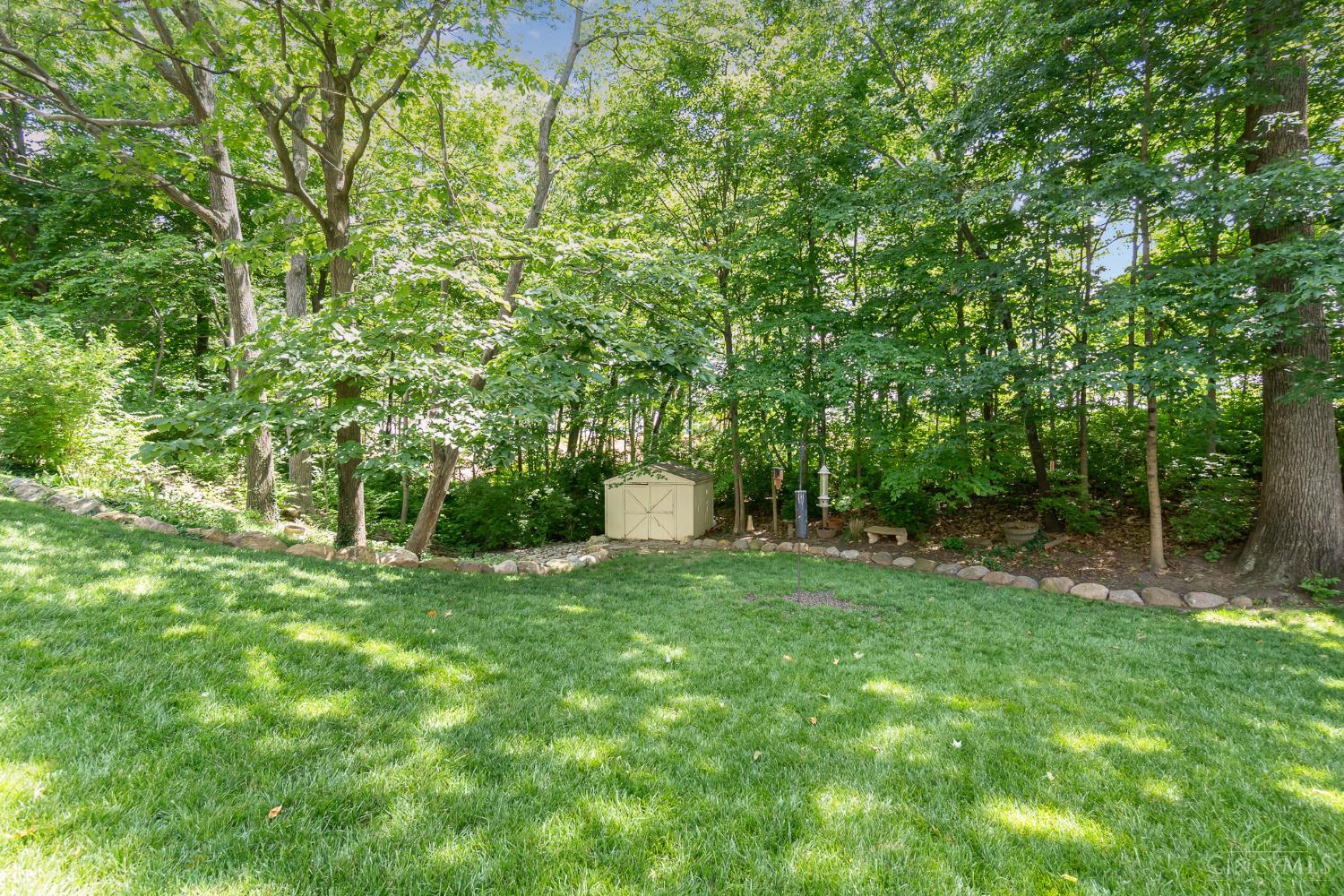 8668 Beckys Ridge Drive, Colerain Twp, Ohio image 23