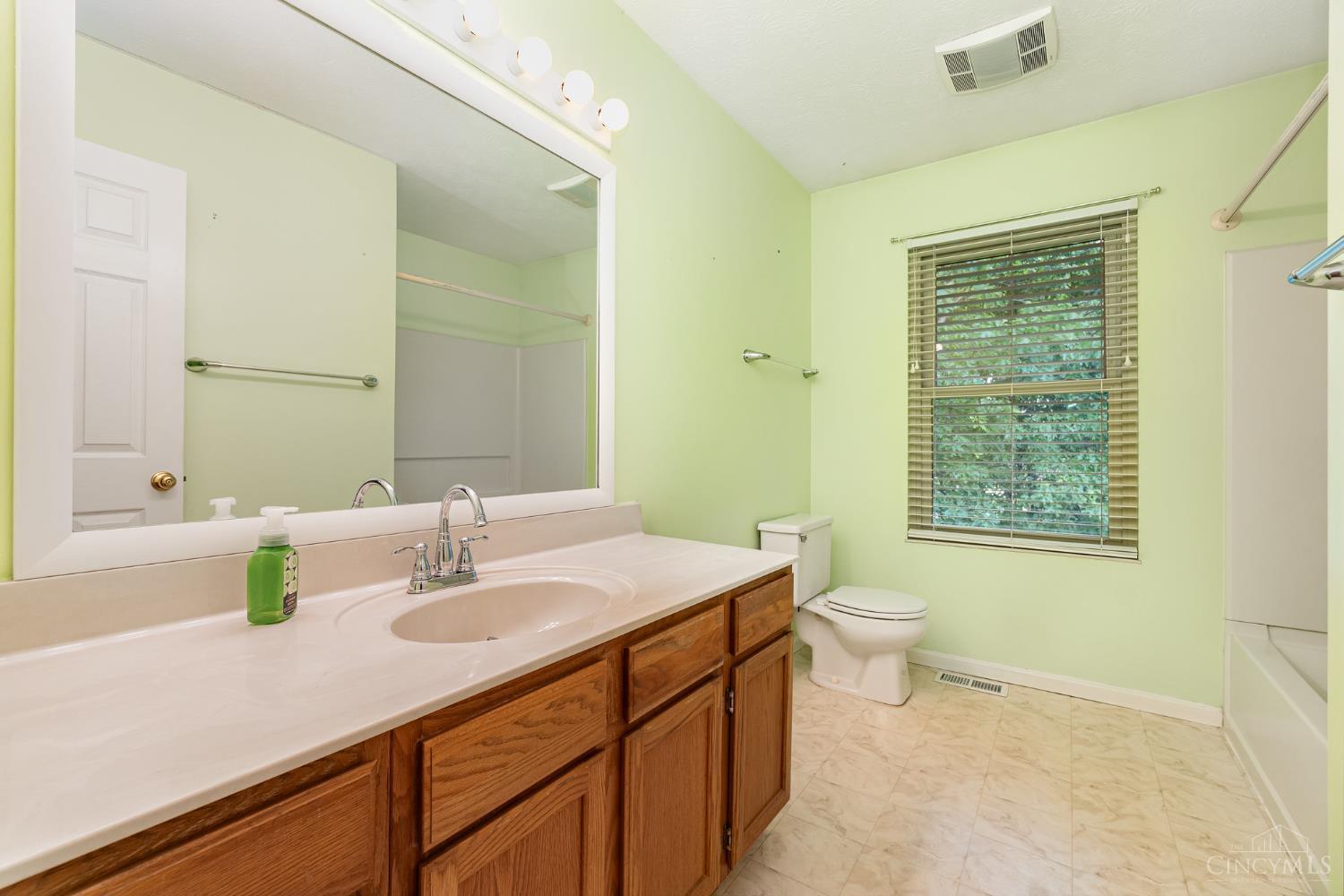 8668 Beckys Ridge Drive, Colerain Twp, Ohio image 12