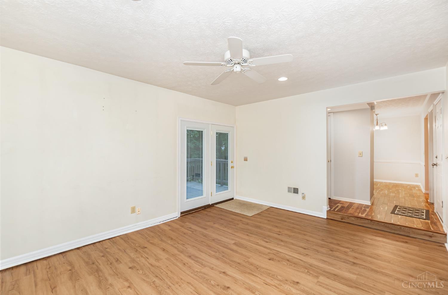 8668 Beckys Ridge Drive, Colerain Twp, Ohio image 11