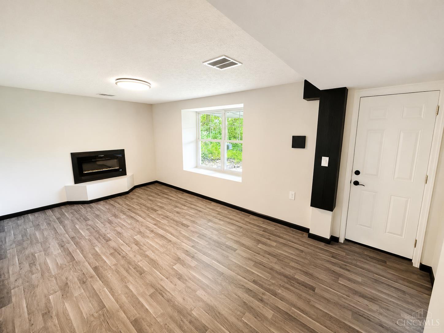121 E 5th Street