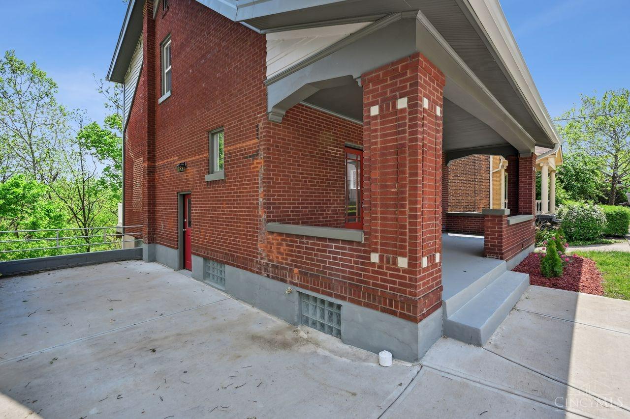 2226 Eureka Terrace
