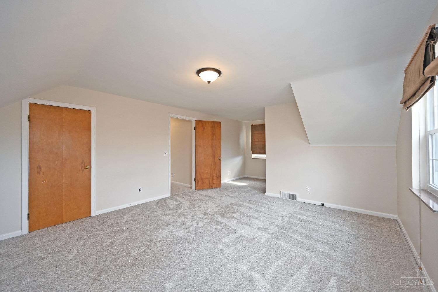 6640 Meadow Ridge Lane, Amberley, Ohio image 25