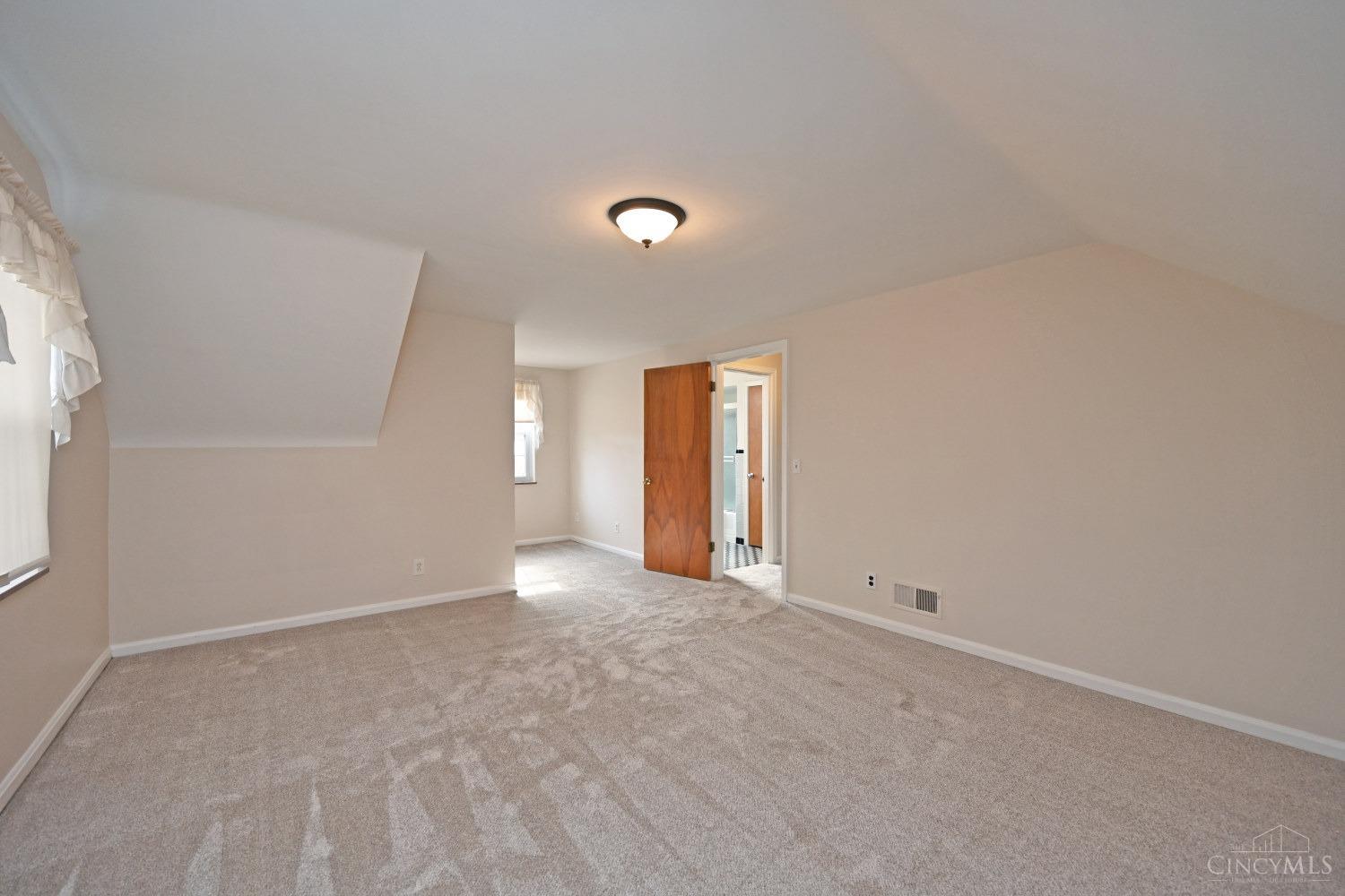 6640 Meadow Ridge Lane, Amberley, Ohio image 29