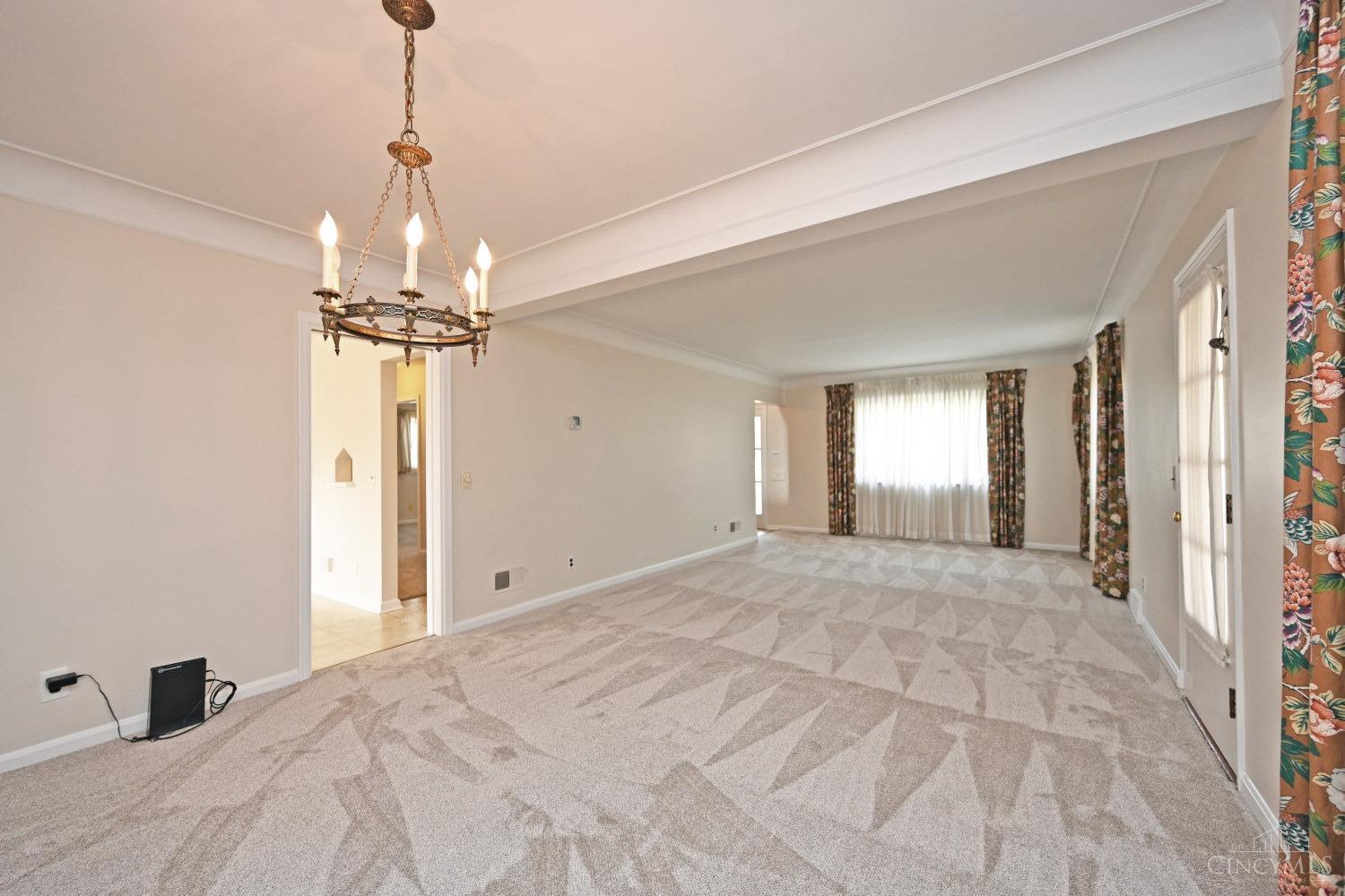 6640 Meadow Ridge Lane, Amberley, Ohio image 12
